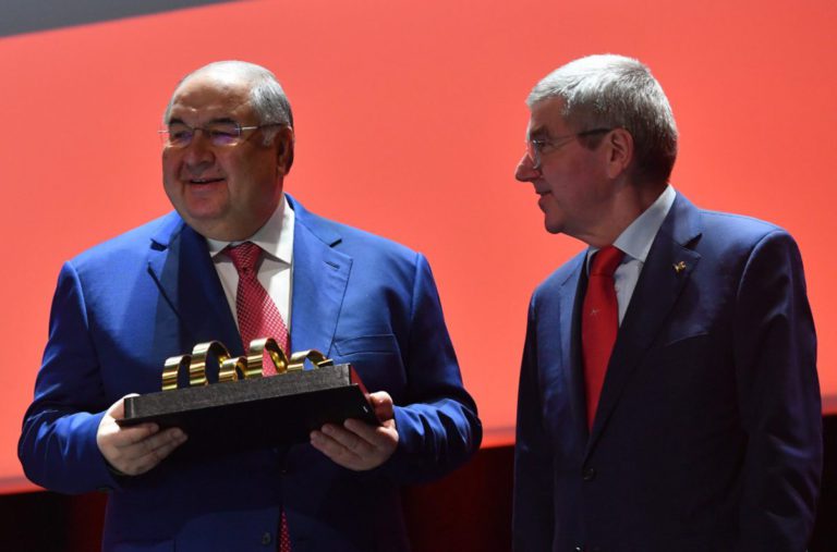 Президент FIE Алишер Усманов и глава МОК Томас Бах на конгрессе Международной федерации фехтования, 2019 год