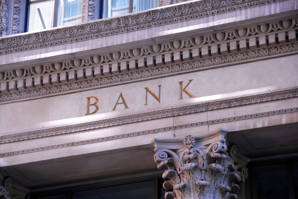 ธนาคาร – ทำงานอย่างไรและมีรายได้อย่างไร?