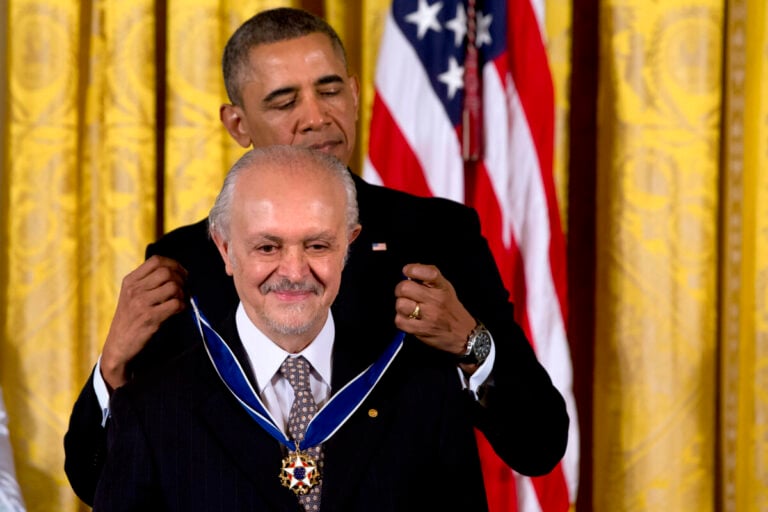 Barack Obama awards Mario Molina with the Presidential Medal of Freedom