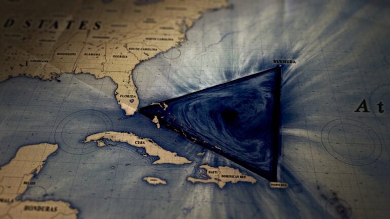 Тайны Бермудского треугольника: от паранормальных явлений до научных теорий