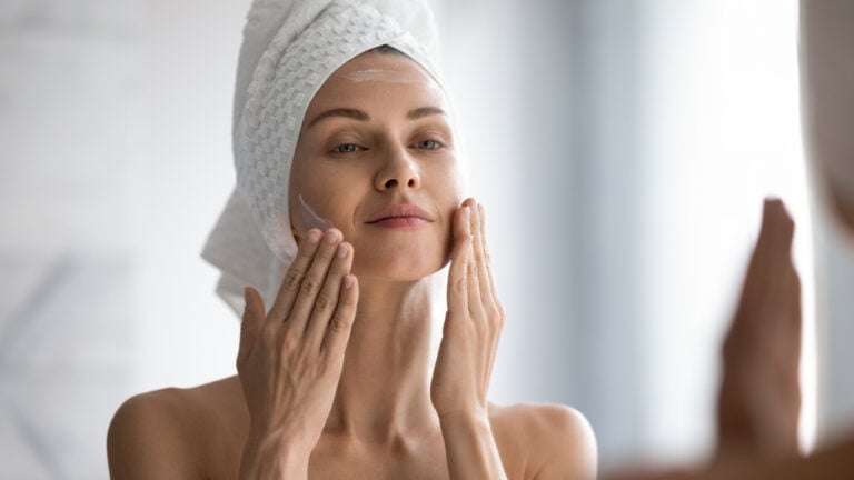 Facial skin moisturization